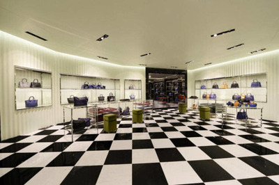 高端奢侈品牌Prada连开新店 它终于开始谈消费者体验了-
